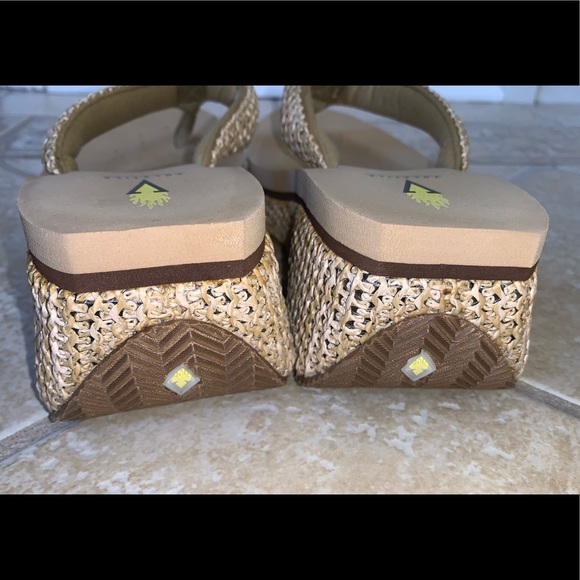 VOLATILE Straw island sandals wedges shoes women’s size 9 - Picture 9 of 14